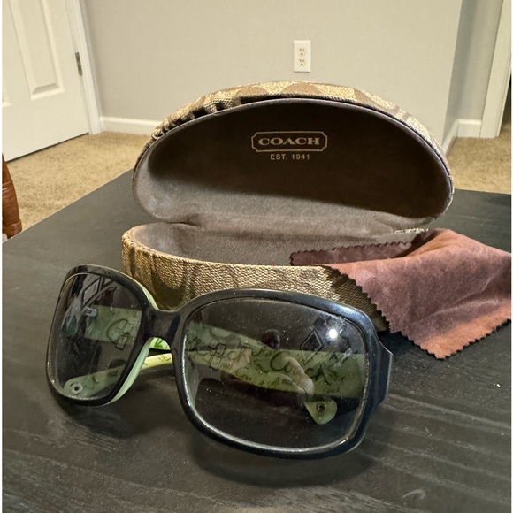 Vintage Coach Sunglasses - Green “Ginger” style - EUC - Case included - Picture 2 of 5